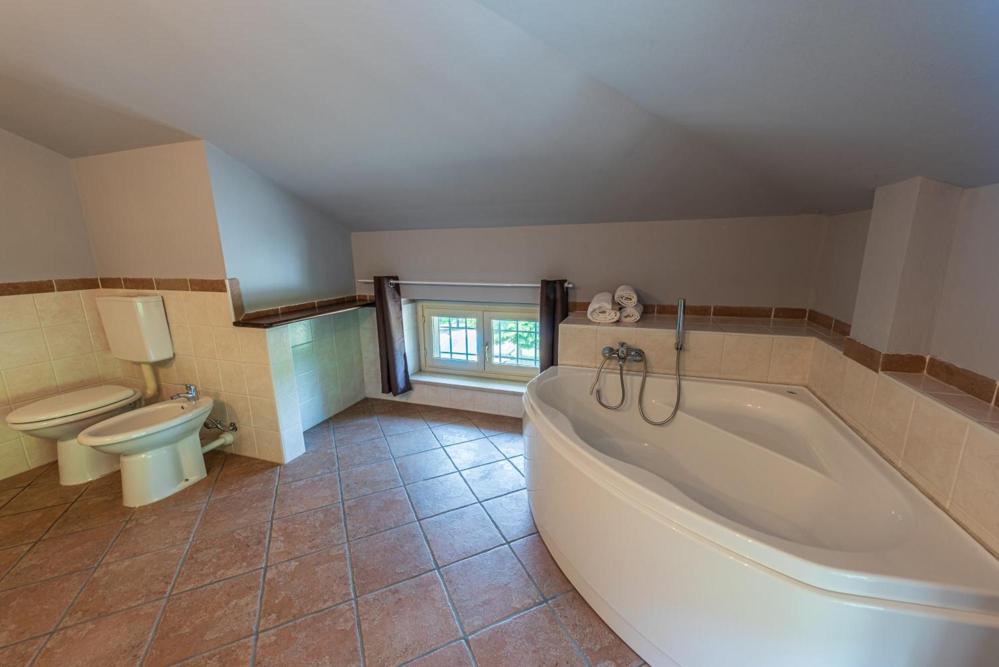 Villa Cornelia , Entire Villa With Private Pool Corneliano d'Alba 外观 照片